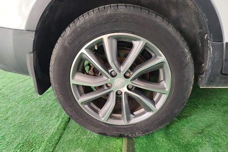Used Geely Auto Emgrand X7 Sport 2018 1.8TD Automatic Two-Wheel Drive Smart Connect 4G Internet Edition Right Rear Wheel Hub