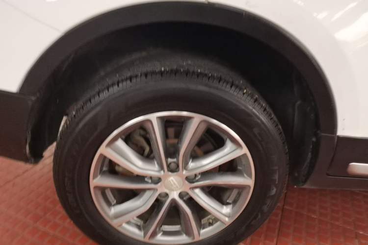 Used Geely Auto Emgrand X7 Sport 2018 1.8TD Automatic Two-Wheel Drive Smart Connect 4G Internet Edition Right Rear Wheel Hub
