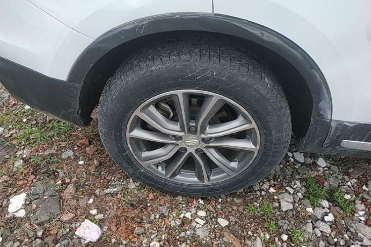 Used Geely Auto Emgrand X7 Sport 2018 1.8TD Automatic Two-Wheel Drive Smart Connect 4G Internet Edition Right Rear Wheel Hub