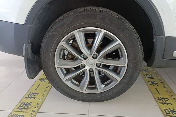 Used Geely Auto Emgrand X7 Sport 2018 1.8TD Automatic Two-Wheel Drive Smart Connect 4G Internet Edition Right Rear Wheel Hub