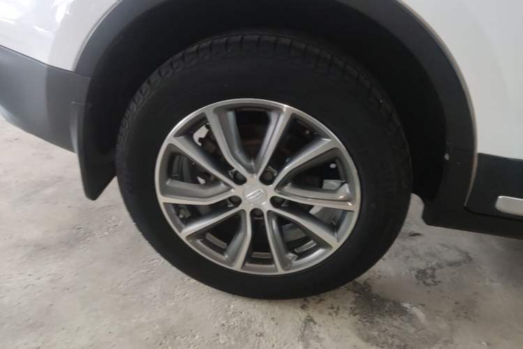 Used Geely Auto Emgrand X7 Sport 2018 1.8TD Automatic Two-Wheel Drive Smart Connect 4G Internet Edition Right Rear Wheel Hub