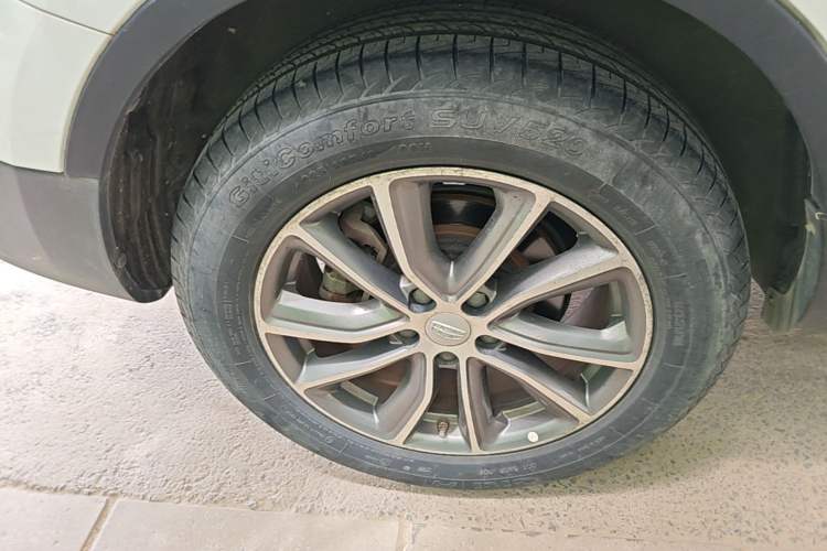 Used Geely Auto Emgrand X7 Sport 2018 1.8TD Automatic Two-Wheel Drive Smart Connect 4G Internet Edition Right Rear Wheel Hub