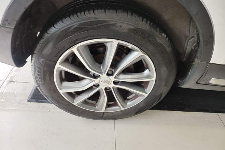 Used Geely Auto Emgrand X7 Sport 2018 1.8TD Automatic Two-Wheel Drive Smart Connect 4G Internet Edition Right Rear Wheel Hub