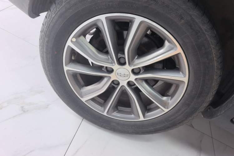 Used Geely Auto Emgrand X7 Sport 2018 1.8TD Automatic Two-Wheel Drive Smart Connect 4G Internet Edition Right Rear Wheel Hub