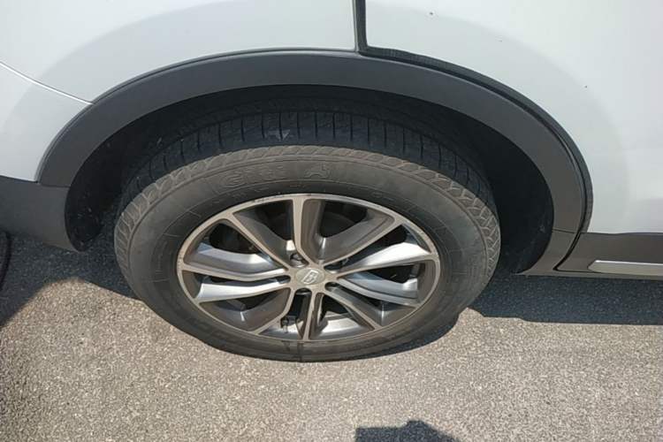 Used Geely Auto Emgrand X7 Sport 2018 1.8TD Automatic Two-Wheel Drive Smart Connect 4G Internet Edition Right Rear Wheel Hub