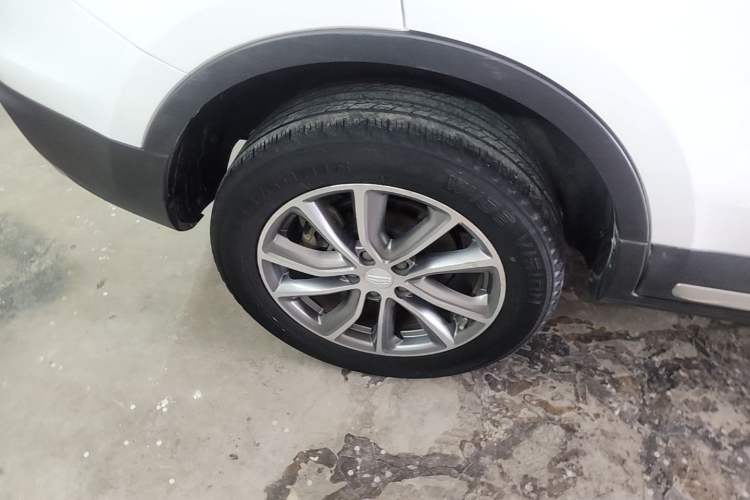 Used Geely Auto Emgrand X7 Sport 2018 1.8TD Automatic Two-Wheel Drive Smart Connect 4G Internet Edition Right Rear Wheel Hub