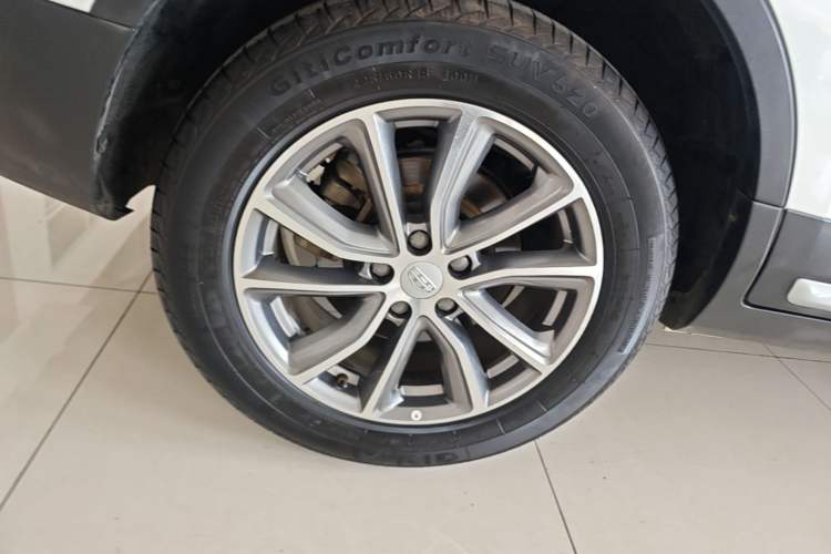 Used Geely Auto Emgrand X7 Sport 2018 1.8TD Automatic Two-Wheel Drive Smart Connect 4G Internet Edition Right Rear Wheel Hub