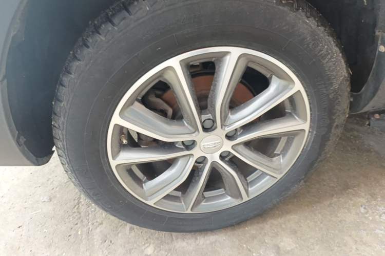 Used Geely Auto Emgrand X7 Sport 2018 1.8TD Automatic Two-Wheel Drive Smart 4G Connected Version Right Rear Wheel Hub