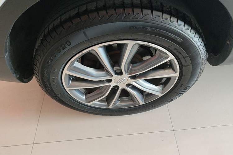 Used Geely Auto Emgrand X7 Sport 2018 1.8TD Automatic Two-Wheel Drive Smart Connect 4G Internet Edition Right Rear Wheel Hub