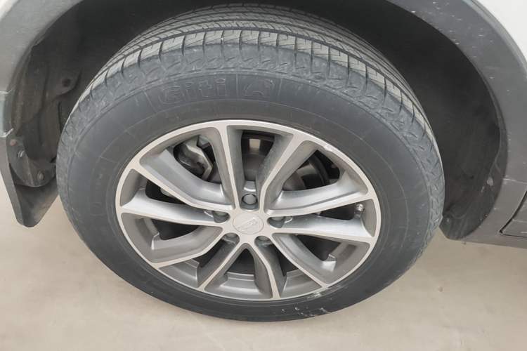 Used Geely Auto Emgrand X7 Sport 2018 1.8TD Automatic Two-Wheel Drive Smart Connect 4G Internet Edition Right Rear Wheel Hub
