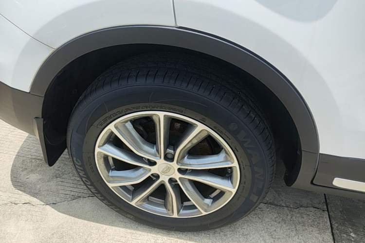 Used Geely Auto Emgrand X7 Sport 2018 1.8TD Automatic Two-Wheel Drive Smart Connect 4G Internet Edition Right Rear Wheel Hub