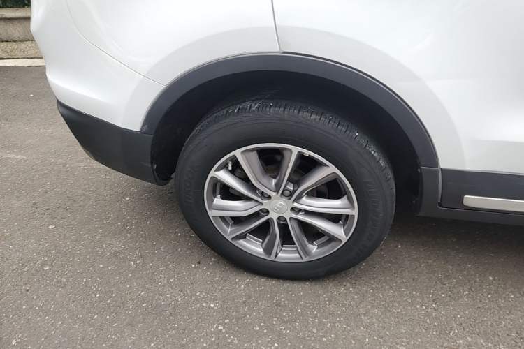 Used Geely Auto Emgrand X7 Sport 2018 1.8TD Automatic Two-Wheel Drive Smart 4G Connected Version Right Rear Wheel Hub