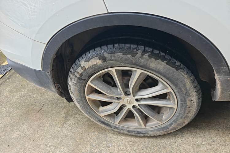 Used Geely Auto Emgrand X7 Sport 2018 1.8TD Automatic Two-Wheel Drive Smart Connect 4G Internet Edition Right Rear Wheel Hub
