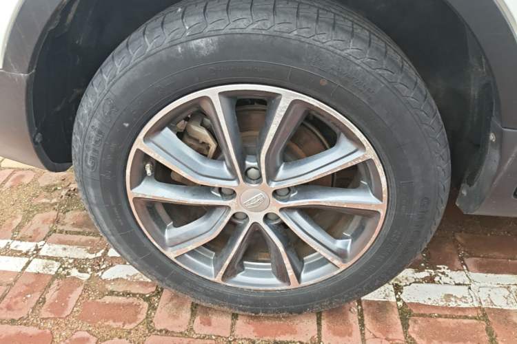 Used Geely Auto Emgrand X7 Sport 2018 1.8TD Automatic Two-Wheel Drive Zhiya Model Right Rear Wheel Hub