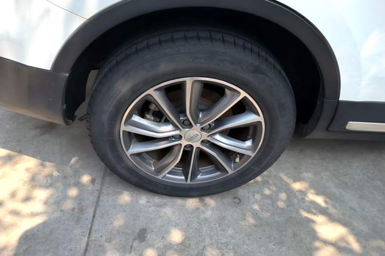 Used Geely Auto Emgrand X7 Sport 2018 1.8TD Automatic Two-Wheel Drive Zhiya Model Right Rear Wheel Hub