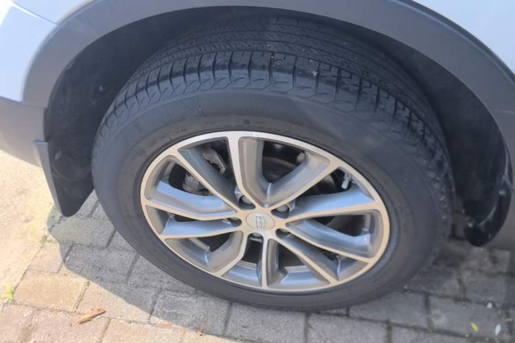 Used Geely Auto Emgrand X7 Sport 2018 1.8TD Automatic Two-Wheel Drive Smart Connect 4G Internet Edition Right Rear Wheel Hub