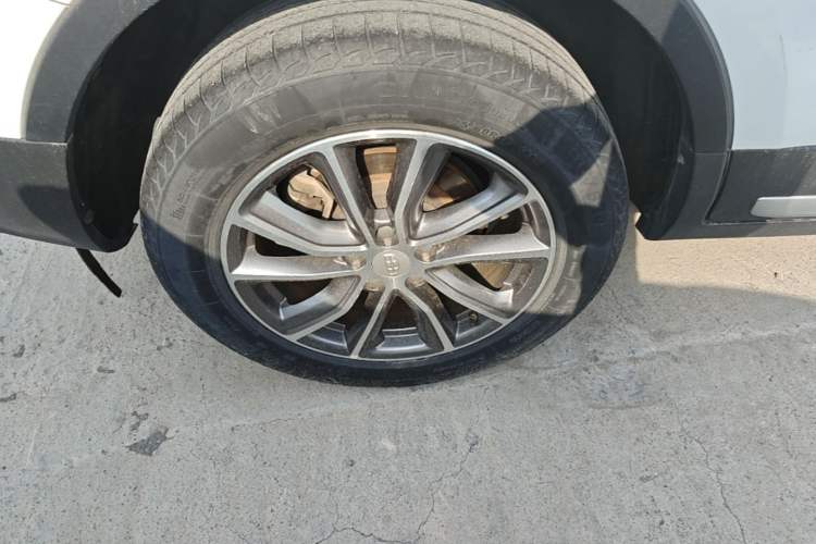 Used Geely Auto Emgrand X7 Sport 2018 1.8TD Automatic Two-Wheel Drive Smart Connect 4G Internet Edition Right Rear Wheel Hub