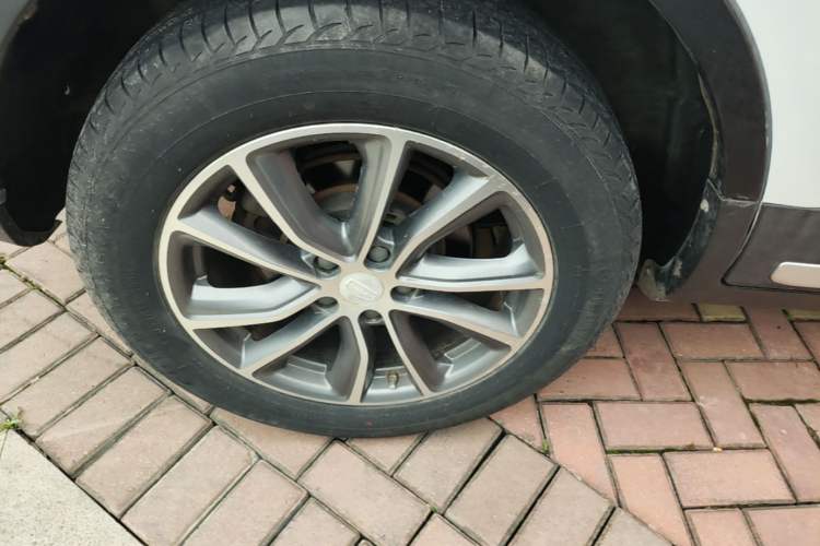 Used Geely Auto Emgrand X7 Sport 2018 1.8TD Automatic Two-Wheel Drive Smart Connect 4G Internet Edition Right Rear Wheel Hub