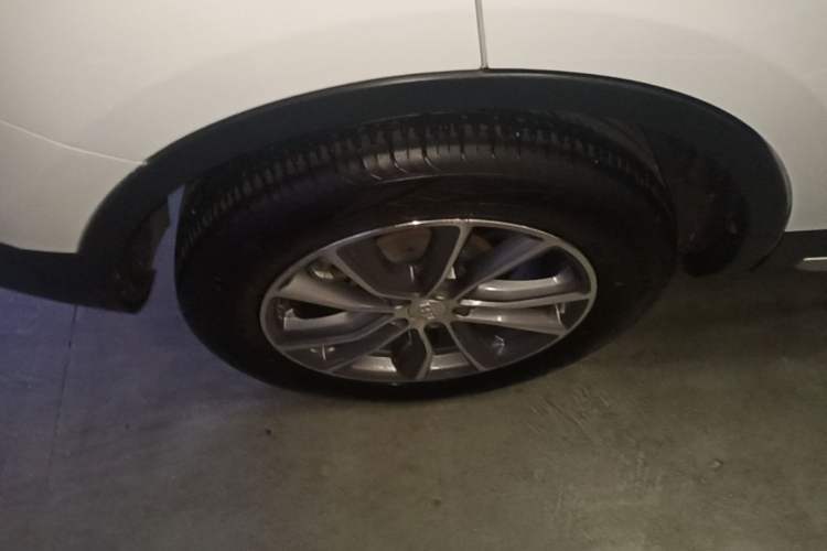 Used Geely Auto Emgrand X7 Sport 2018 1.8TD Automatic Two-Wheel Drive Smart Connect 4G Internet Edition Right Rear Wheel Hub