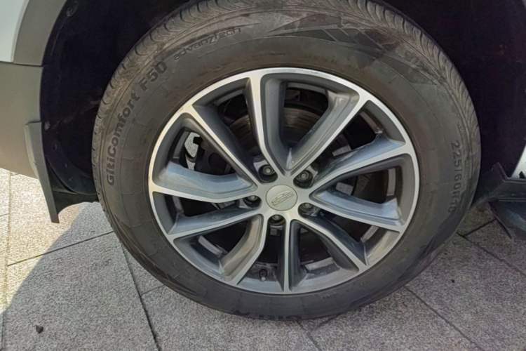 Used Geely Auto Emgrand X7 Sport 2018 1.8TD Automatic Two-Wheel Drive Smart 4G Connected Version Right Rear Wheel Hub