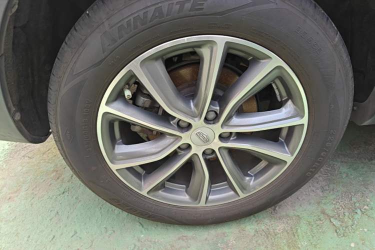 Used Geely Auto Emgrand X7 Sport 2018 1.8TD Automatic Two-Wheel Drive Smart Connect 4G Internet Edition Right Rear Wheel Hub