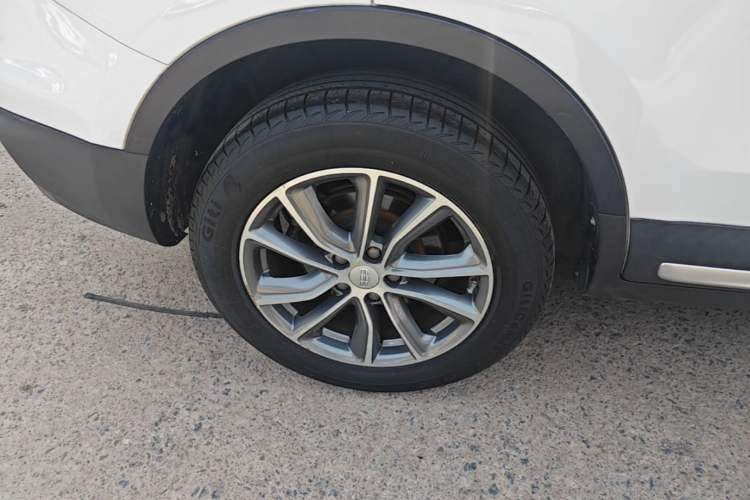 Used Geely Auto Emgrand X7 Sport 2018 1.8TD Automatic Two-Wheel Drive Smart Connect 4G Internet Edition Right Rear Wheel Hub