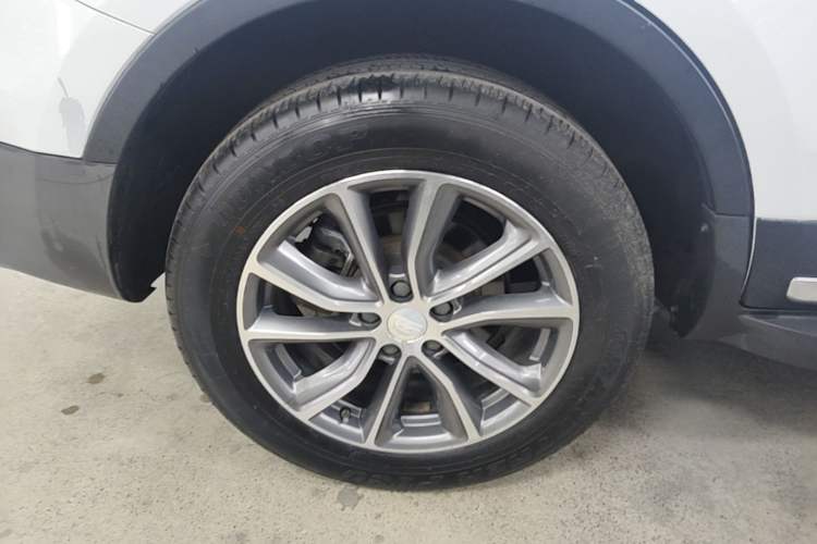 Used Geely Auto Emgrand X7 Sport 2018 1.8TD Automatic Two-Wheel Drive Smart Connect 4G Internet Edition Right Rear Wheel Hub