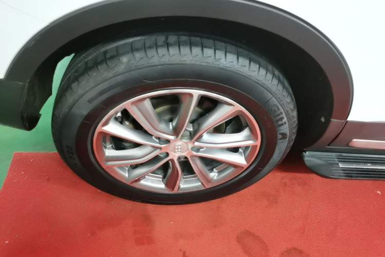 Used Geely Auto Emgrand X7 Sport 2018 1.8TD Automatic Two-Wheel Drive Smart Connect 4G Internet Edition Right Rear Wheel Hub