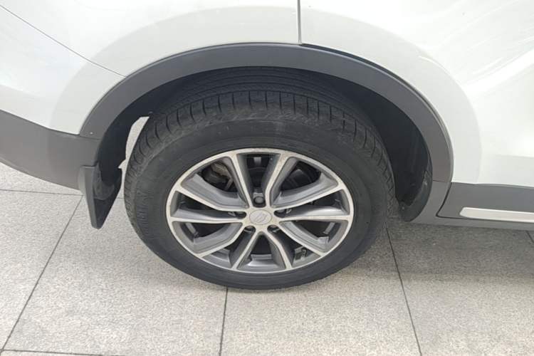 Used Geely Auto Emgrand X7 Sport 2018 1.8TD Automatic Two-Wheel Drive Smart Connect 4G Internet Edition Right Rear Wheel Hub