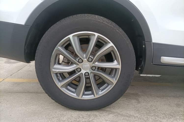 Used Geely Auto Emgrand X7 Sport 2018 1.8TD Automatic Two-Wheel Drive Smart Connect 4G Internet Edition Right Rear Wheel Hub