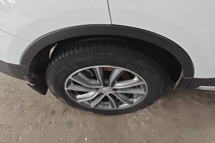 Used Geely Auto Emgrand X7 Sport 2018 1.8TD Automatic Two-Wheel Drive Smart Connect 4G Internet Edition Right Rear Wheel Hub