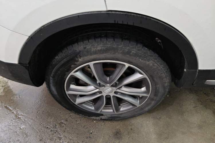 Used Geely Auto Emgrand X7 Sport 2018 1.8TD Automatic Two-Wheel Drive Smart Connect 4G Internet Edition Right Rear Wheel Hub
