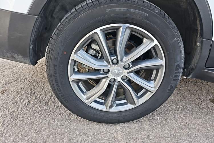 Used Geely Auto Emgrand X7 Sport 2018 1.8TD Automatic Two-Wheel Drive Smart Connect 4G Internet Edition Right Rear Wheel Hub