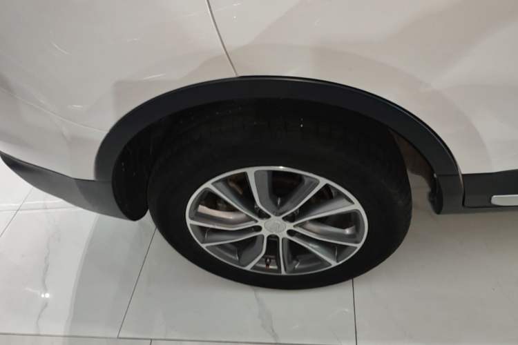 Used Geely Auto Emgrand X7 Sport 2018 1.8TD Automatic Two-Wheel Drive Smart Connect 4G Internet Edition Right Rear Wheel Hub
