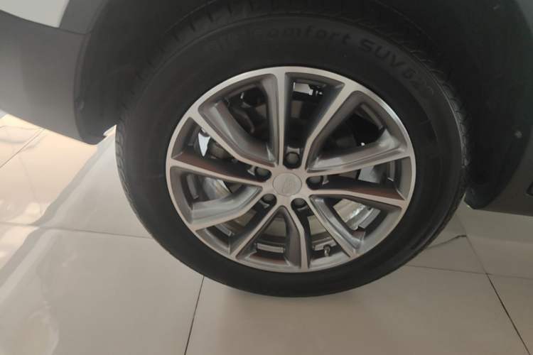 Used Geely Auto Emgrand X7 Sport 2018 1.8TD Automatic Two-Wheel Drive Smart Connect 4G Internet Edition Right Rear Wheel Hub