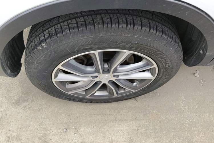 Used Geely Auto Emgrand X7 Sport 2018 1.8TD Automatic Two-Wheel Drive Smart Connect 4G Internet Edition Right Rear Wheel Hub