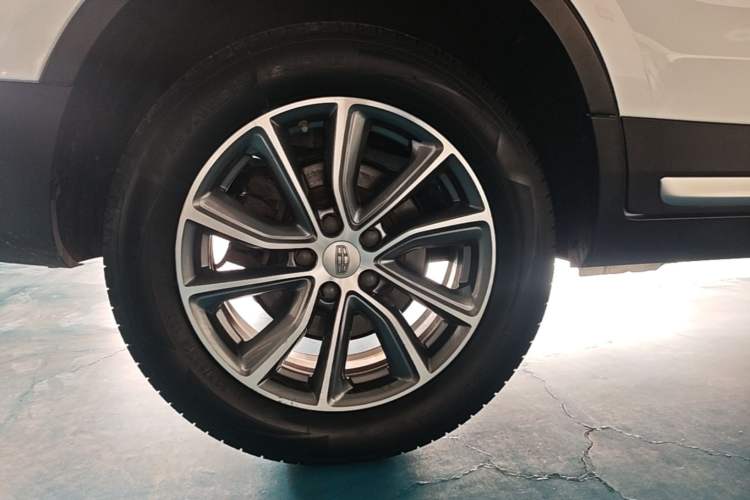 Used Geely Auto Emgrand X7 Sport 2018 1.8TD Automatic Two-Wheel Drive Smart Connect 4G Internet Edition Right Rear Wheel Hub