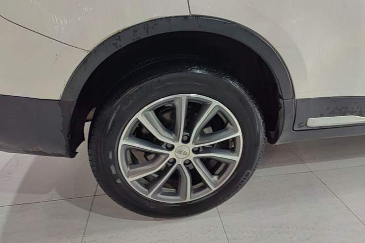 Used Geely Auto Emgrand X7 Sport 2018 1.8TD Automatic Two-Wheel Drive Smart Connect 4G Internet Edition Right Rear Wheel Hub