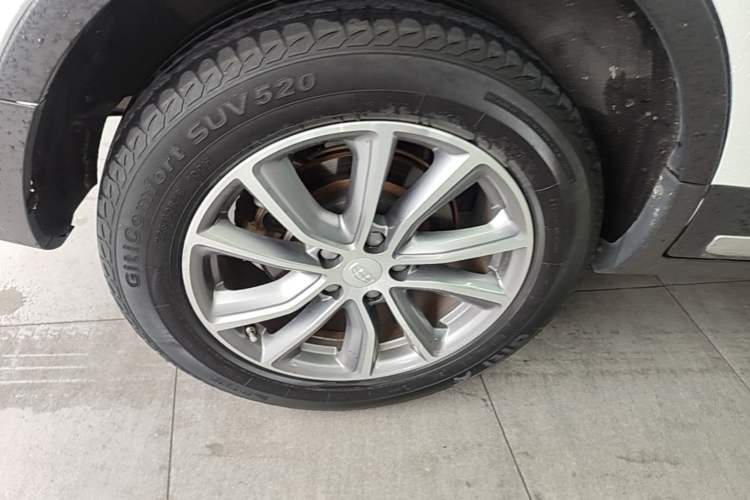 Used Geely Auto Emgrand X7 Sport 2018 1.8TD Automatic Two-Wheel Drive Smart Connect 4G Internet Edition Right Rear Wheel Hub