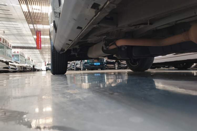 Used Geely Auto Emgrand X7 Sport 2018 1.8TD Automatic Two-Wheel Drive Zhiya Model Right Side Sill