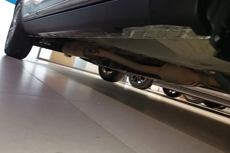 Used Geely Auto Emgrand X7 Sport 2018 1.8TD Automatic Two-Wheel Drive Zhiya Model Right Side Sill