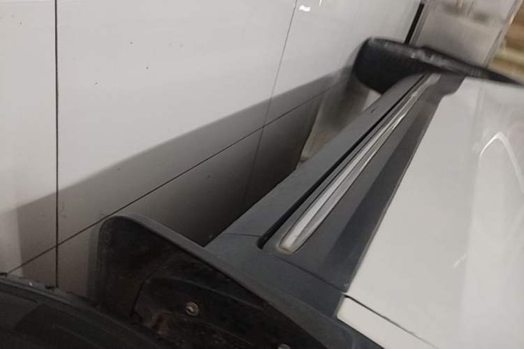 Used Geely Auto Emgrand X7 Sport 2018 1.8TD Automatic Two-Wheel Drive Smart Connect 4G Internet Edition Right Side Sill