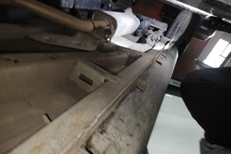 Used Geely Auto Emgrand X7 Sport 2018 1.8TD Automatic Two-Wheel Drive Zhiya Model Right Side Sill