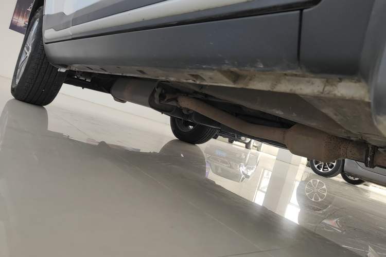 Used Geely Auto Emgrand X7 Sport 2018 1.8TD Automatic Two-Wheel Drive Smart Connect 4G Internet Edition Right Side Sill