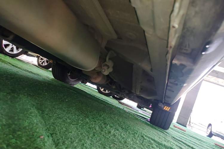 Used Geely Auto Emgrand X7 Sport 2018 1.8TD Automatic Two-Wheel Drive Smart Connect 4G Internet Edition Right Side Sill