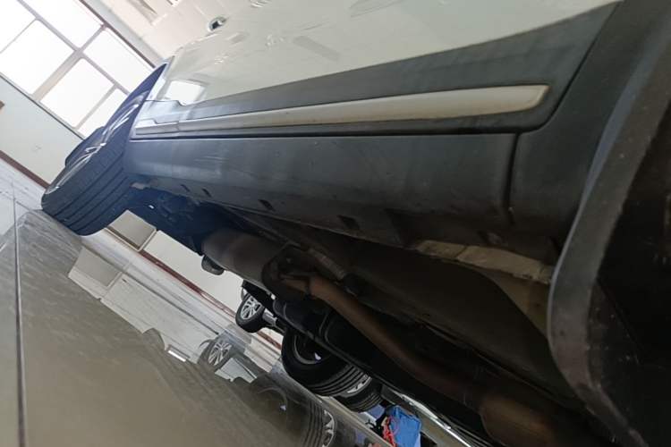 Used Geely Auto Emgrand X7 Sport 2018 1.8TD Automatic Two-Wheel Drive Smart Connect 4G Internet Edition Right Side Sill