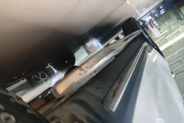 Used Geely Auto Emgrand X7 Sport 2018 1.8TD Automatic Two-Wheel Drive Smart Connect 4G Internet Edition Right Side Sill