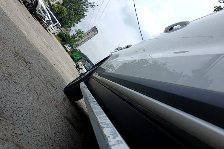 Used Geely Auto Emgrand X7 Sport 2018 1.8TD Automatic Two-Wheel Drive Smart Connect 4G Internet Edition Right Side Sill