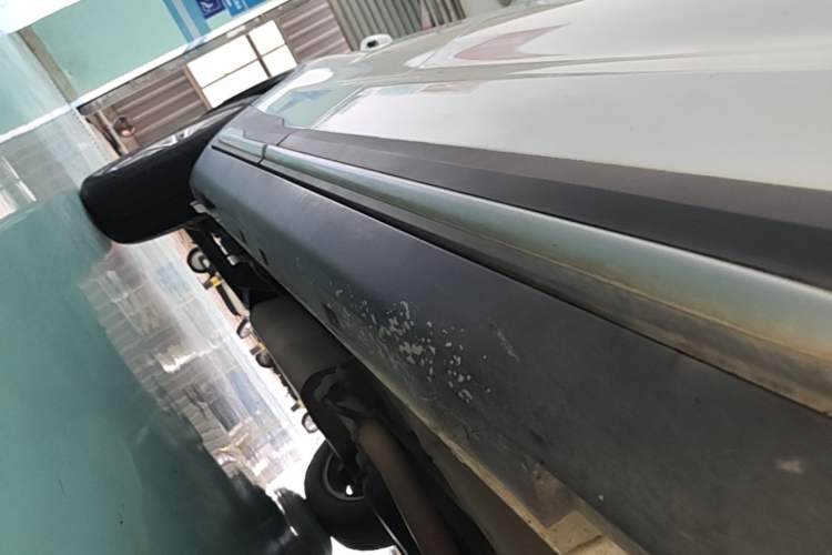 Used Geely Auto Emgrand X7 Sport 2018 1.8TD Automatic Two-Wheel Drive Smart Connect 4G Internet Edition Right Side Sill