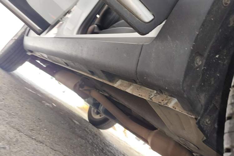 Used Geely Auto Emgrand X7 Sport 2018 1.8TD Automatic Two-Wheel Drive Smart Connect 4G Internet Edition Right Side Sill